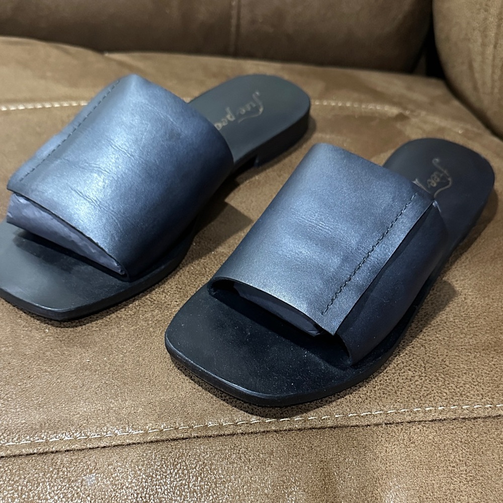 NWT Free People Womens size 8, black Verona Slide Sandal.